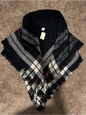 NWT St. John's Bay Black Sweater Blanket in Black with Gray Plaid Accents